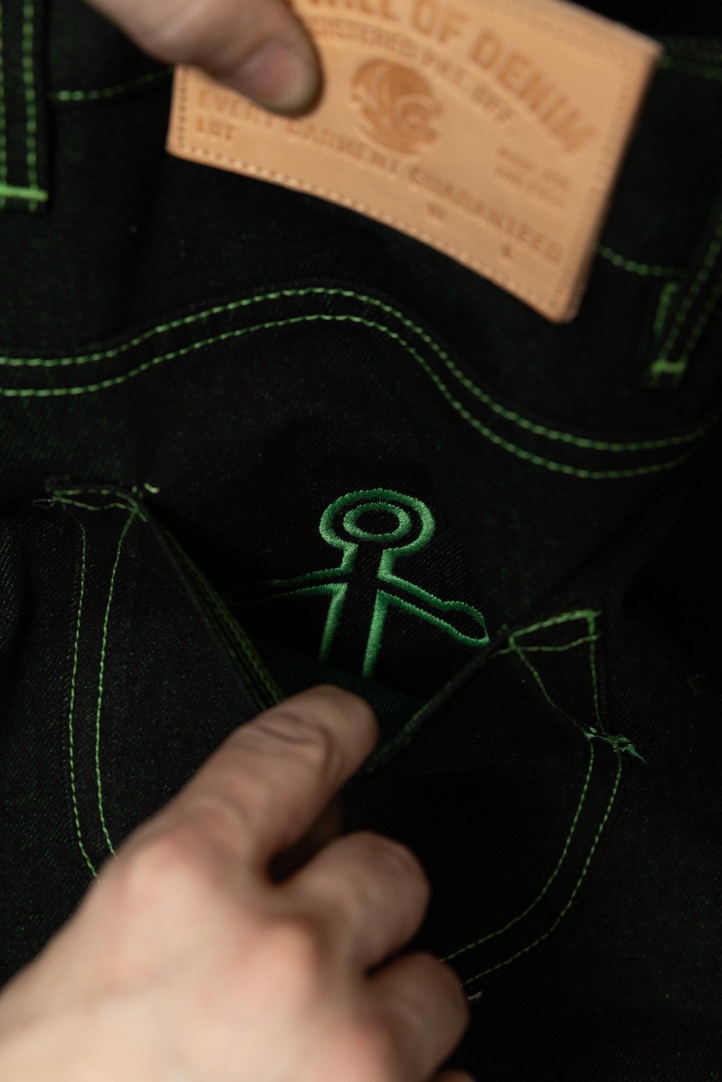 Hidden pocket anchor
